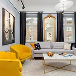 Lux Golden Praga Kepna By Renters Prestige * وارسو